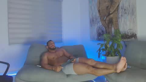 dominic_hulk1 online show from January 2025 05:05:01 AM