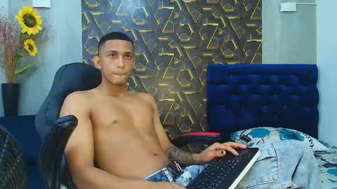 Snapshot of dominic_smith_ chatting on April 2026 04:03:02 AM dominic_smith_ online show from April 2026 04:03:02 AM