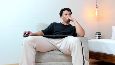 Dominick Star online show from January 2025 09:33:02 AM