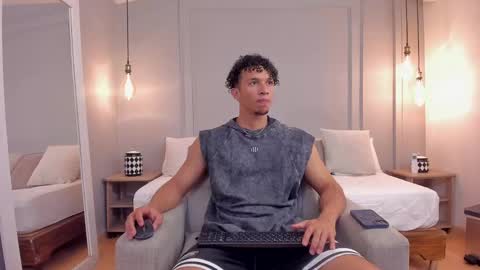 Dominick Star online show from September 2025 04:04:02 AM