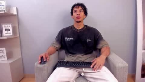 Dominick Star online show from November 2025 04:04:01 AM