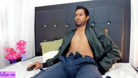 Snapshot of dominikx_ chatting on February 2026 12:01:02 PM dominikx_ online show from February 2026 12:01:02 PM