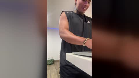 Snapshot of dominiofit chatting on March 2026 02:50:02 AM Only fans Ronnie col---InstaRonniecolleman online show from March 2026 02:50:02 AM
