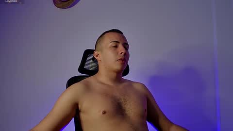 Snapshot of donathoo chatting on December 2024 03:22:02 PM Donat Independent Model online show from December 2024 03:22:02 PM