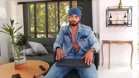 Snapshot of donn_cruz chatting on September 2025 03:23:01 PM Victor online show from September 2025 03:23:01 PM