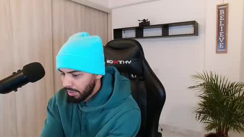 Snapshot of donn_cruz chatting on September 2025 05:29:02 PM Victor online show from September 2025 05:29:02 PM