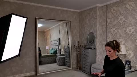 Donna online show from February 2026 07:10:02 PM