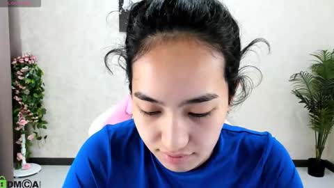 Aura online show from October 2025 01:59:01 AM