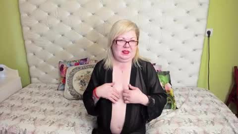 Snapshot of donnagriffin chatting on February 2025 09:01:01 AM DonnaGriffin online show from February 2025 09:01:01 AM