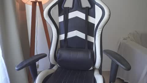 Donatella online show from October 2025 11:55:02 AM