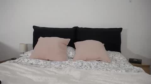 Iara online show from September 2025 09:30:01 PM