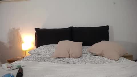 Iara online show from October 2025 09:14:01 PM