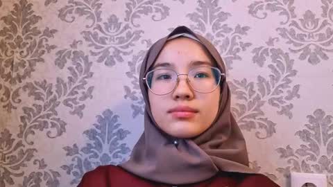 Mia online show from October 2025 10:46:02 AM