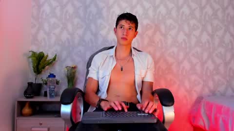 Snapshot of dorian_mystery chatting on January 2025 10:44:02 PM dorian_mystery online show from January 2025 10:44:02 PM