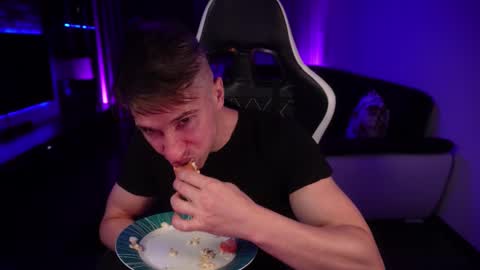 Dorian Reyes online show from September 2025 08:30:02 PM