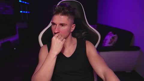 Dorian Reyes online show from October 2025 01:19:02 AM