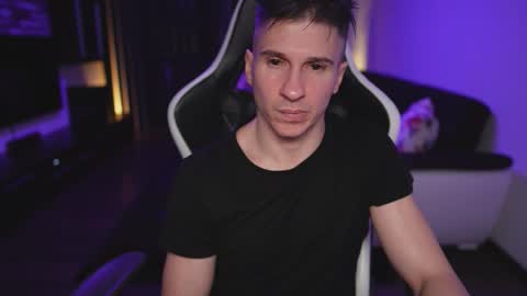 Dorian Reyes online show from December 2025 02:06:02 AM