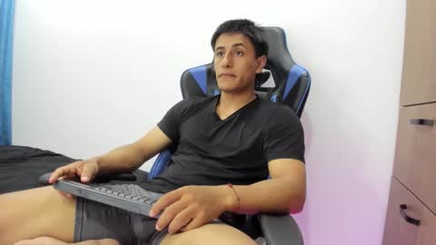 dorman_boy online show from November 2025 02:00:01 AM