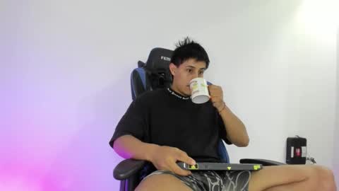 dorman_boy online show from December 2025 04:29:02 AM