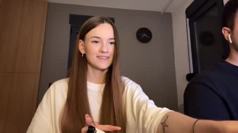 Snapshot of double_sun chatting on October 2025 06:20:01 PM Alice and Mark online show from October 2025 06:20:01 PM