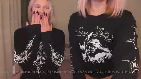 MOLLYYYY dont forget to give me a thumb up online show from March 2025 02:01:02 PM