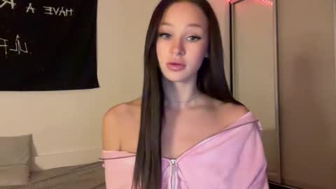 MOLLYYYY dont forget to give me a thumb up online show from October 2025 01:32:02 PM