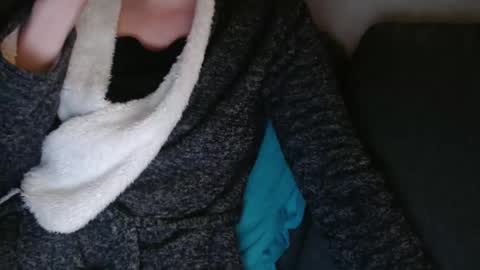 Douce Elsa online show from December 2024 05:50:01 PM