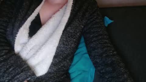 Douce Elsa online show from December 2024 09:51:01 PM