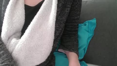 Douce Elsa online show from February 2025 12:41:02 PM