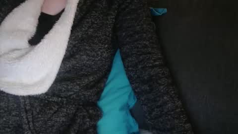 Douce Elsa online show from March 2025 10:10:02 PM