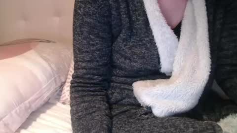 Douce Elsa online show from March 2025 06:11:01 PM