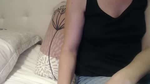 Douce Elsa online show from September 2025 05:13:01 PM