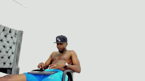 DOUGLAS online show from October 2025 01:12:01 PM