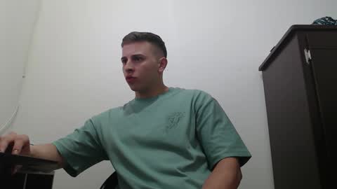 draco_boy2000 online show from October 2025 09:04:01 PM