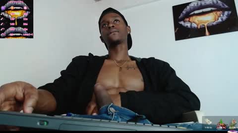 Snapshot of drake_brown_23 chatting on December 2024 04:11:01 PM Drake 23 online show from December 2024 04:11:01 PM