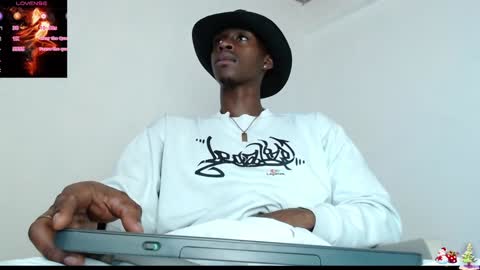 Snapshot of drake_brown_23 chatting on December 2024 04:27:02 AM Drake 23 online show from December 2024 04:27:02 AM