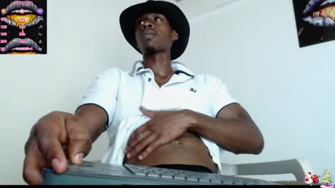 Snapshot of drake_brown_23 chatting on January 2025 07:08:01 PM Drake 23 online show from January 2025 07:08:01 PM