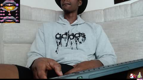 Snapshot of drake_brown_23 chatting on January 2025 12:01:01 PM Drake 23 online show from January 2025 12:01:01 PM