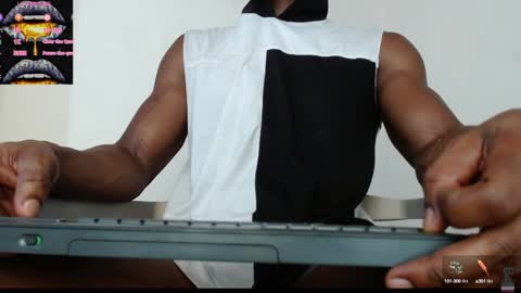 Snapshot of drake_brown_23 chatting on February 2025 11:45:01 PM Drake 23 online show from February 2025 11:45:01 PM