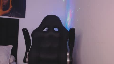 drake_cole11 online show from December 2024 03:47:01 PM