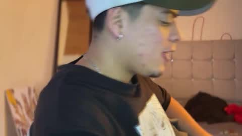 Snapshot of drakenn_ chatting on May 2026 01:19:01 PM drakeeee online show from May 2026 01:19:01 PM