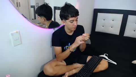 -- nicolle and jhon -- online show from November 2025 08:19:01 PM