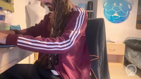 new profile Aircum99  online show from November 2025 04:29:01 PM