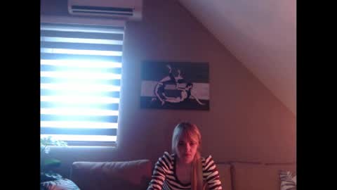 A girl online show from December 2024 07:53:01 AM