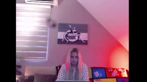 A girl online show from November 2025 07:42:02 AM