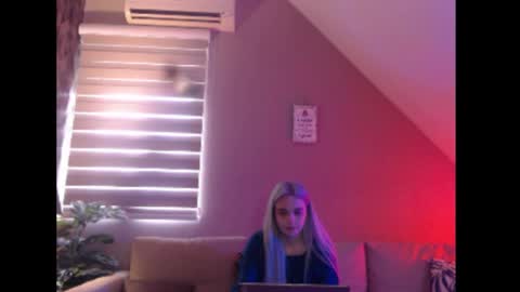 A girl online show from March 2026 07:58:01 AM