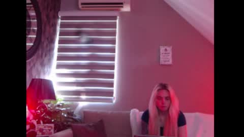 A girl online show from July 2026 07:23:01 AM