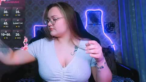 Snapshot of dreamforyoue2 chatting on May 2026 06:35:02 PM dreamforyoue2 online show from May 2026 06:35:02 PM