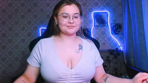 dreamforyoue2 online show from June 2026 04:42:01 PM