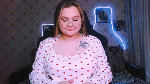 dreamforyoue2 online show from June 2026 05:19:02 PM